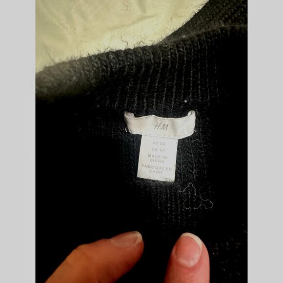 H&M Women's Sweater Vest - Picture 4 of 4